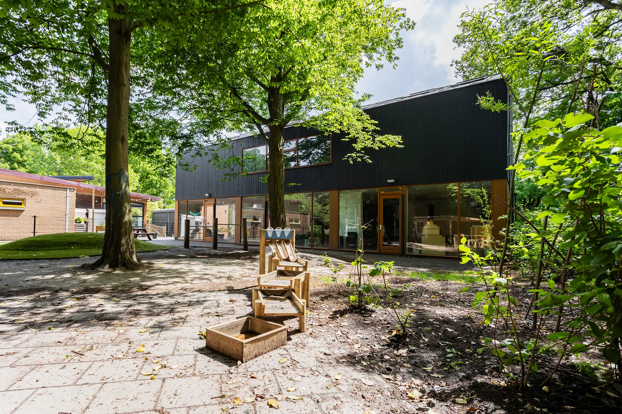 Drakensteijn buiten spelen met waterbaan Buiten spelen bij Drakensteijn met waterbaan