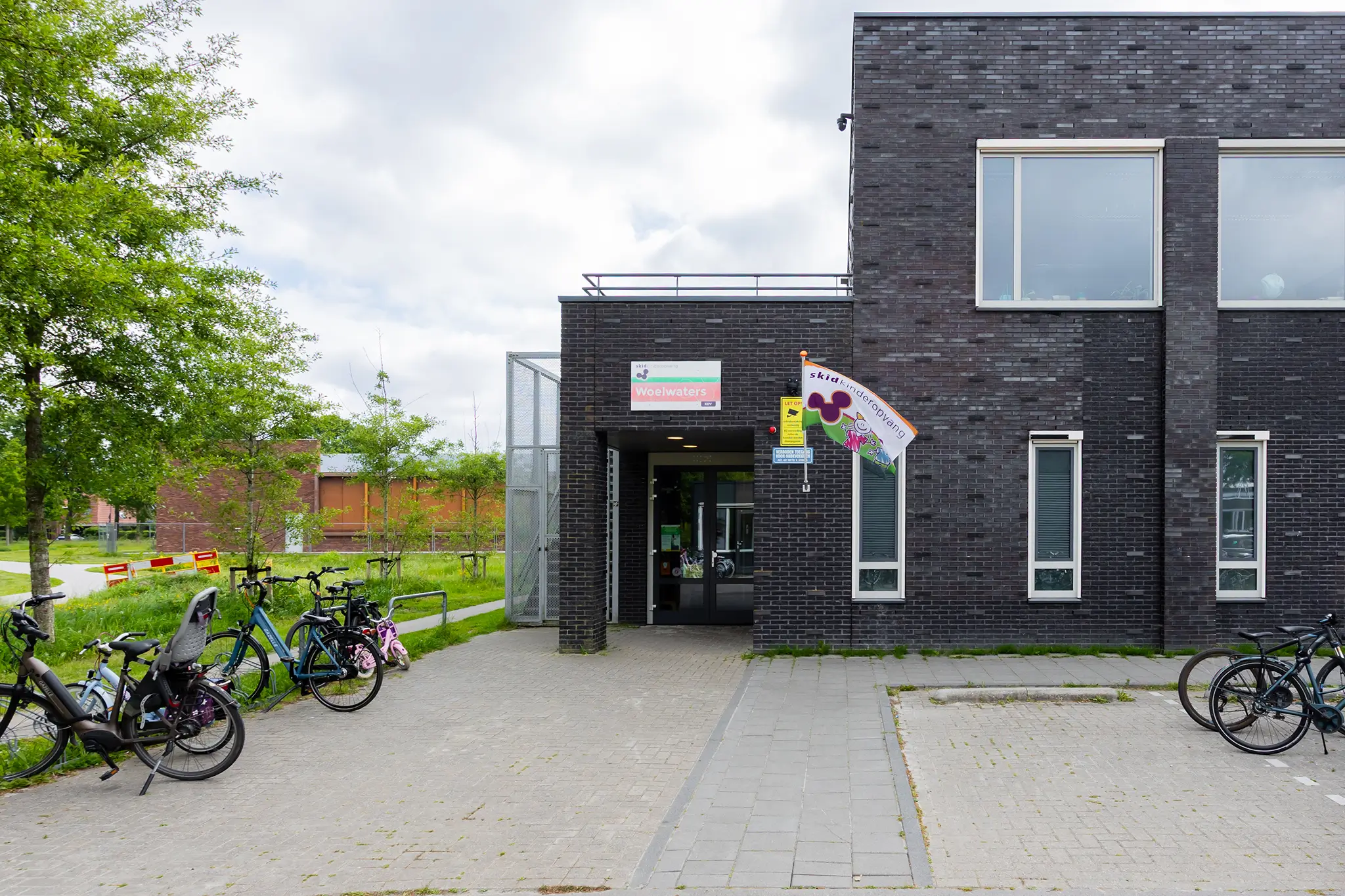 Woelwaters II Ingang gebouw Ingang van gebouw KDV Woelwaters II bij CKC De Rietzanger