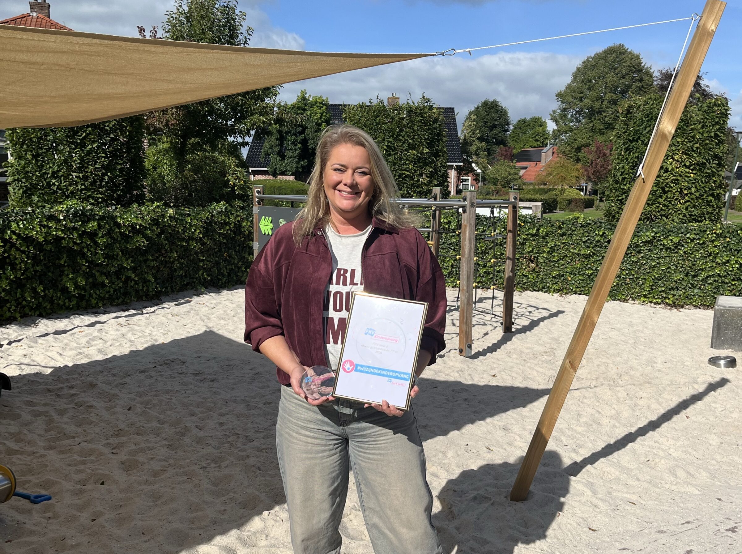 Rhiana ontvangt award voor meest gewaardeerde pp’er